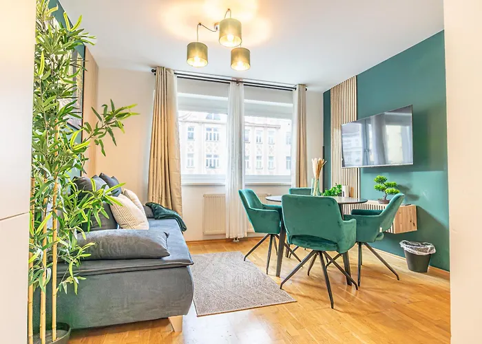 Charming 1br, Steps From Reumannplatz U1 Vienna