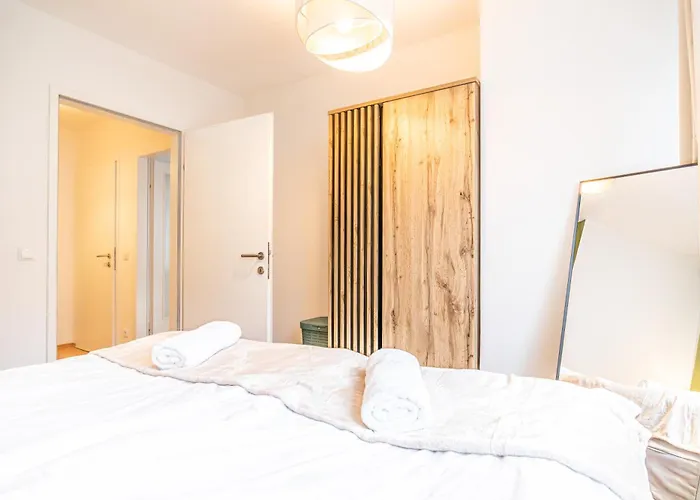Apartment Charming 1br, Steps From Reumannplatz U1 *