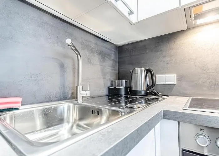 Charming 1br, Steps From Reumannplatz U1 Vienna