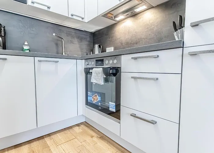 Charming 1br, Steps From Reumannplatz U1 Vienna